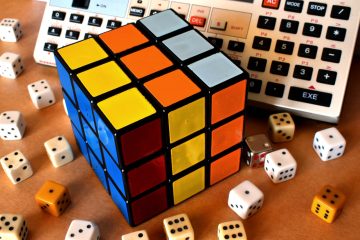 Cine a inventat cubul rubik