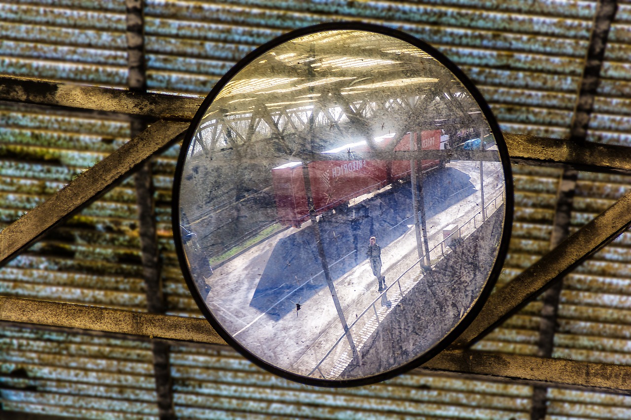 ce se intampla daca spargi o oglinda din greseala